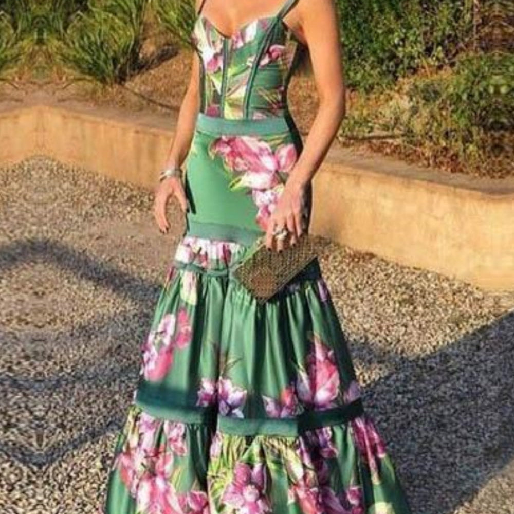 Zeitloses Maxi-Satin-Kleid mit bedrucktem Einsatz und Rückenträgern - Grün - Maxi Dress - Cow Clothing