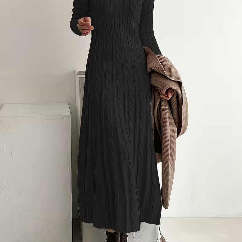 Luxuriöses bodenlanges Strickkleid