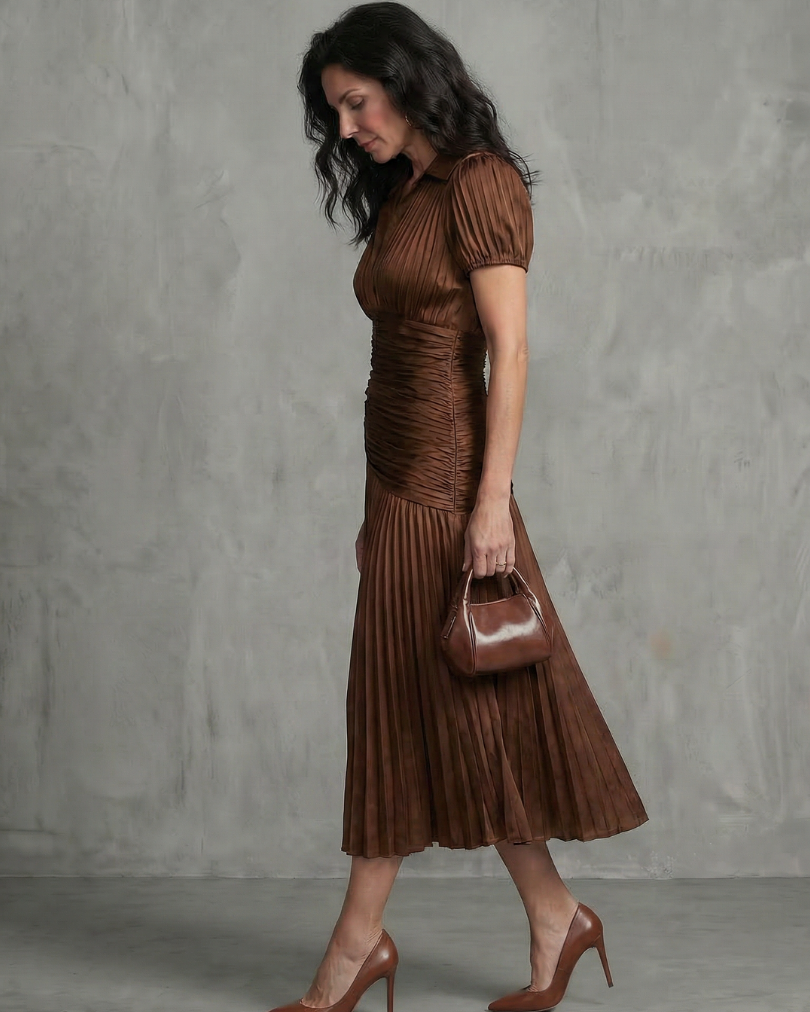 Theodora | Gestreiftes Midikleid mit plissierter Taille - - - DUUWE