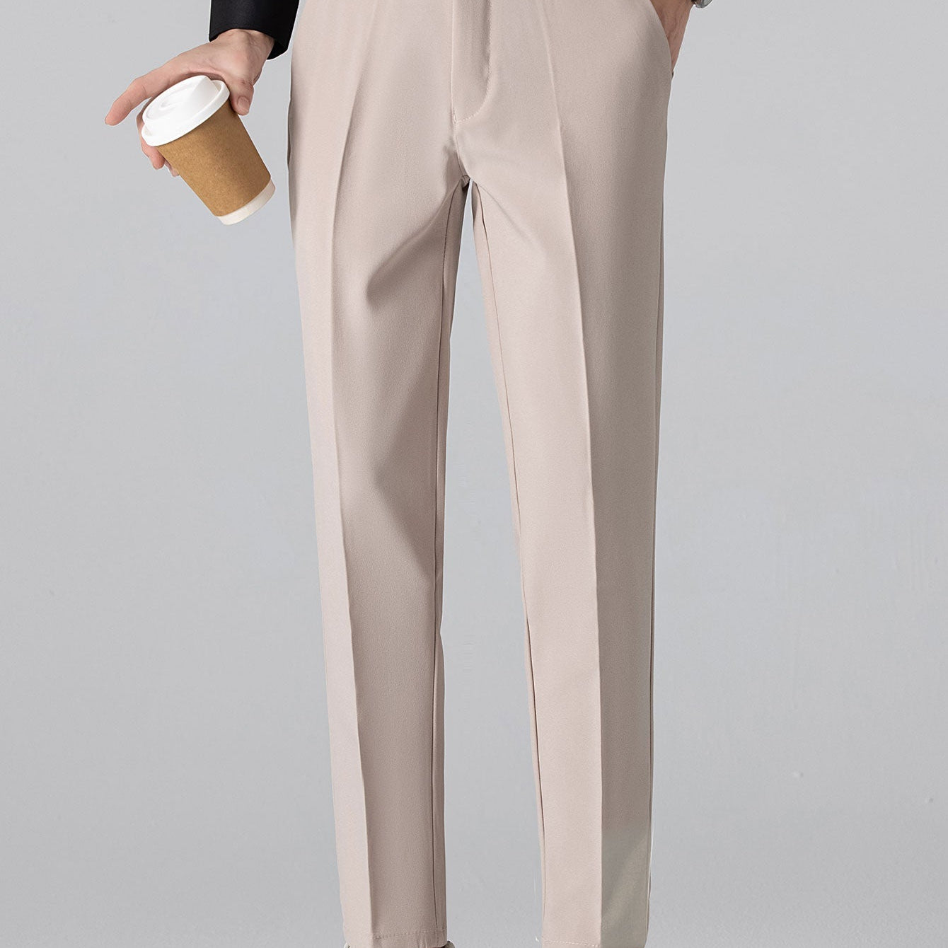 Schlanke Slim-Fit-Hose mit konisch zulaufendem Bein für einen modernen, geradlinigen Look