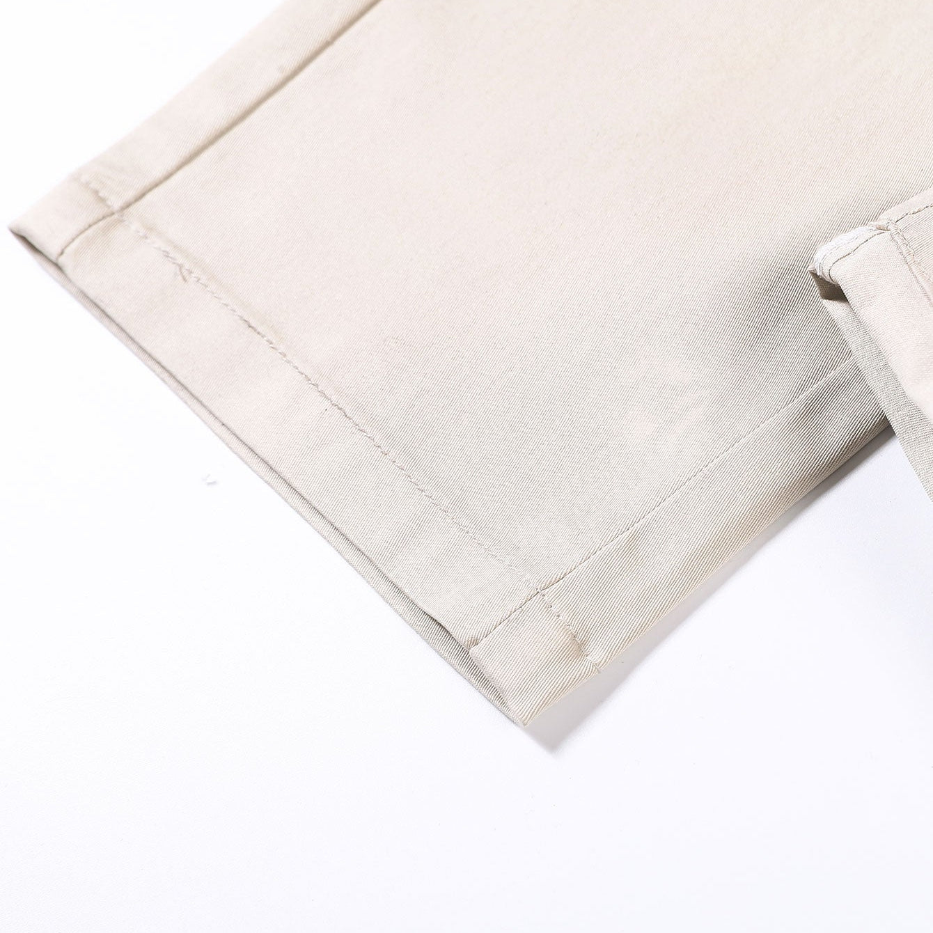 Bequeme Passform, elastischer Taillenbund, Hose mit geradem Bein