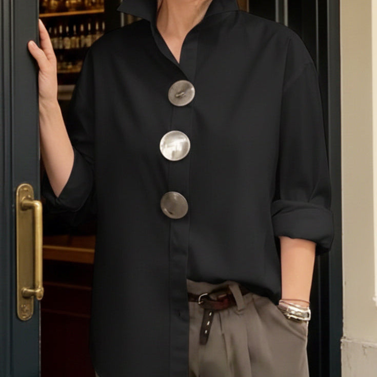 Rosaline™ | Statement-Knopf-Stehkragenbluse