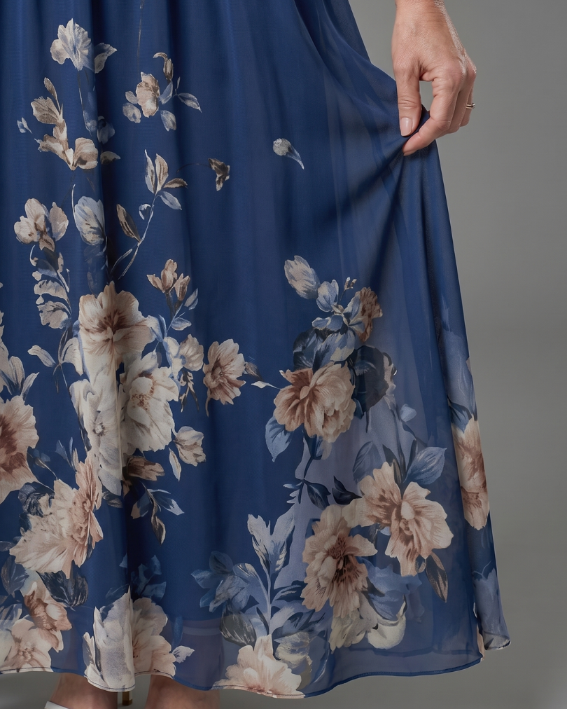 Clarissa | Ärmelloses Midikleid mit V-Ausschnitt und weichem Blumensaum - - - DUUWE