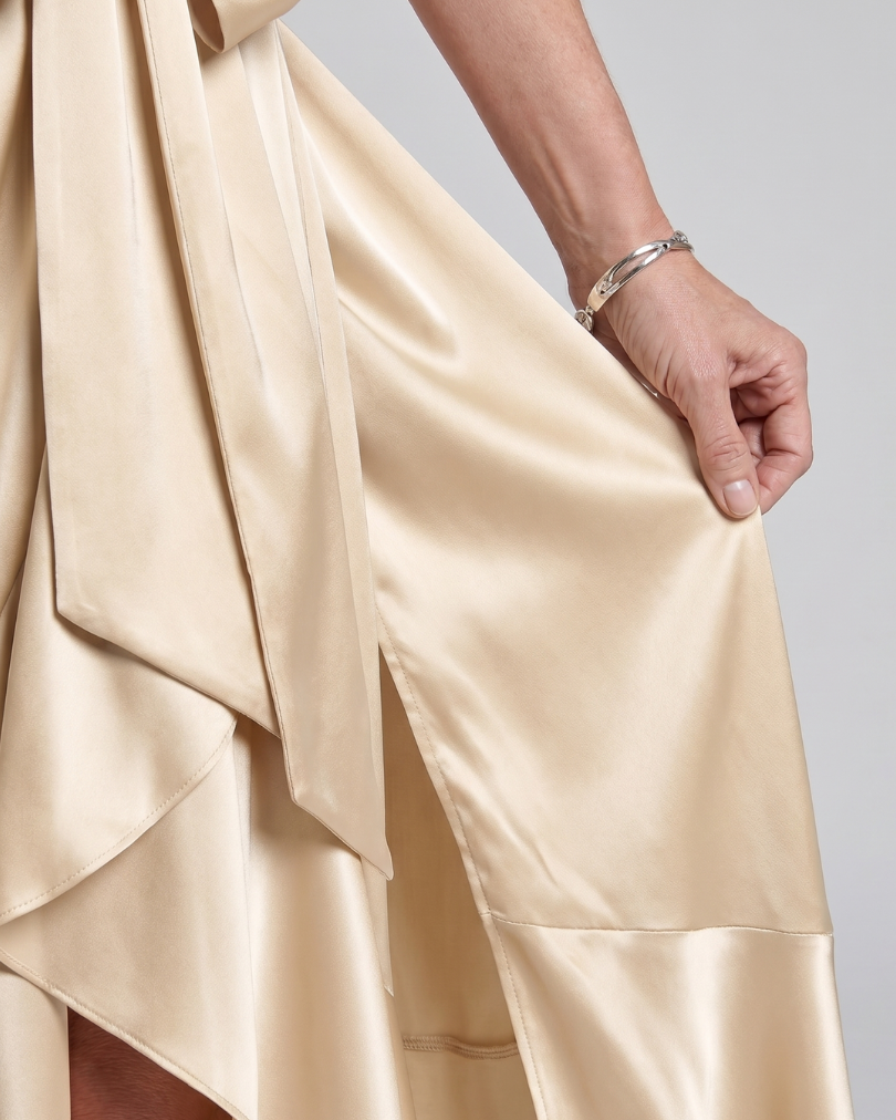 Honora | Neckholder-Wickelkleid mit asymmetrischem Saum - - - DUUWE