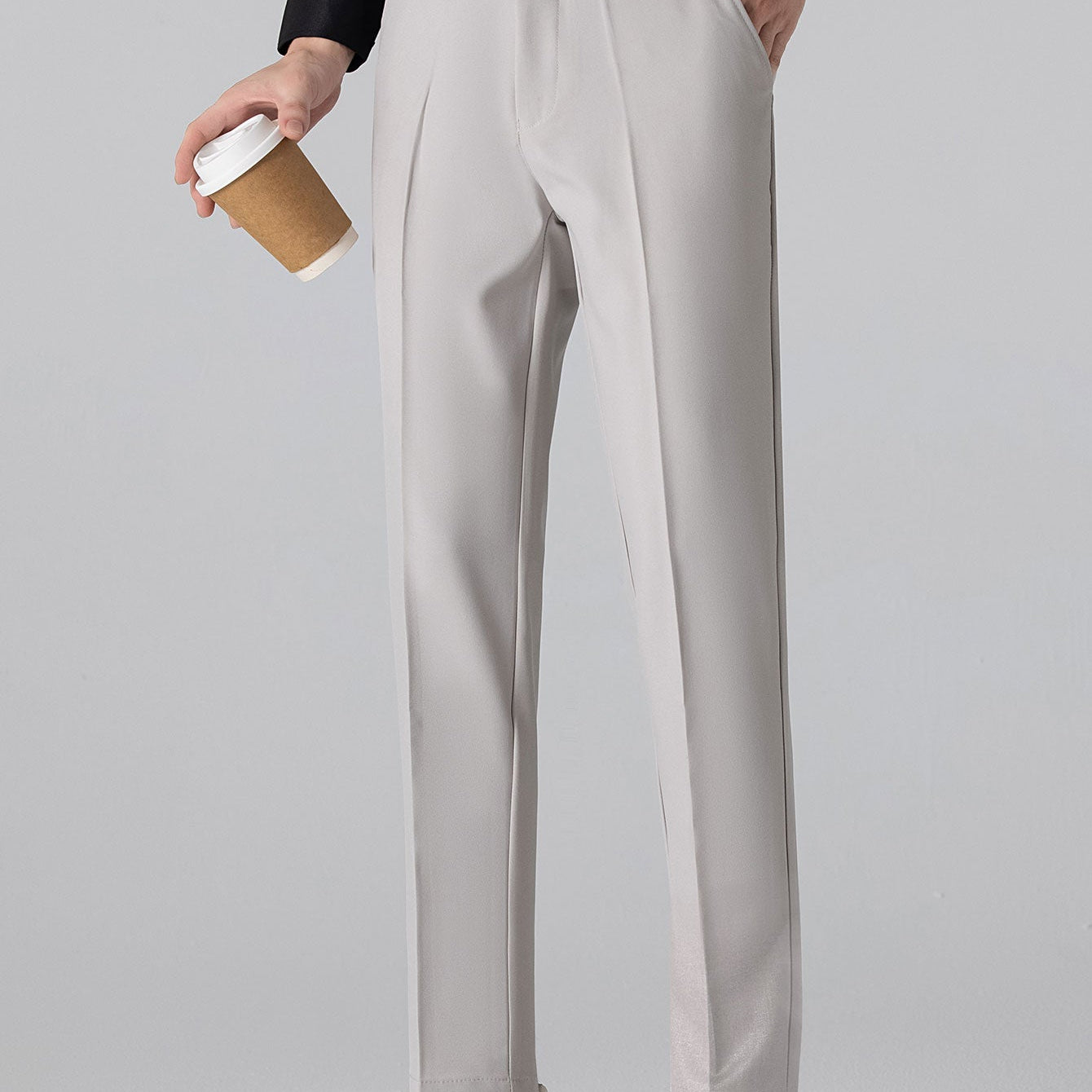 Schlanke Slim-Fit-Hose mit konisch zulaufendem Bein für einen modernen, geradlinigen Look