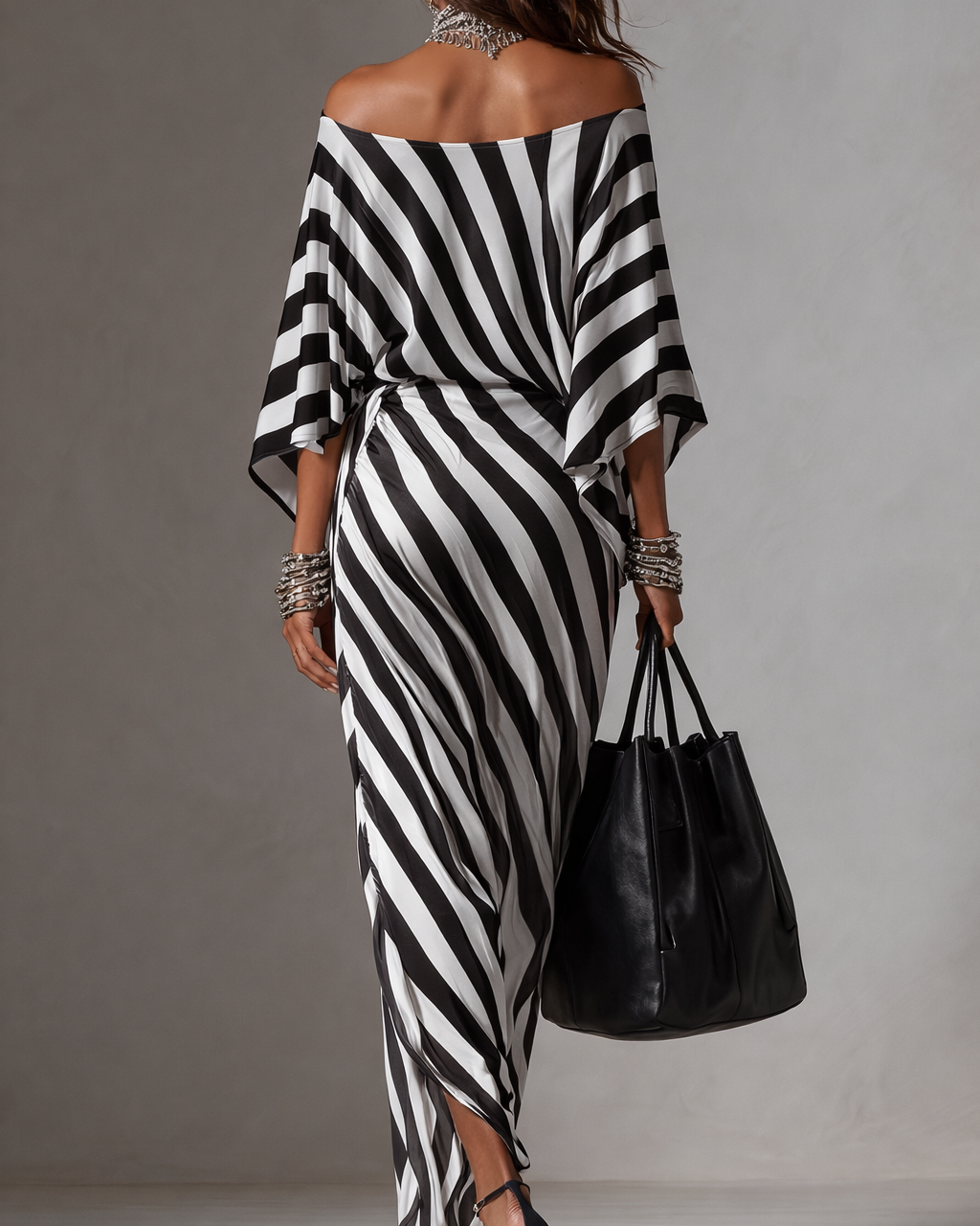 Auffälliges monochromes Streifen-Maxikleid mit asymmetrischem Schnitt - - Maxi Dress - Concept Fashionlab