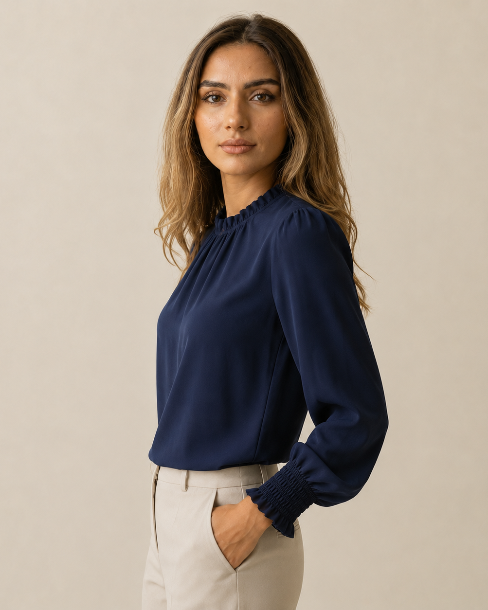 Damenbluse mit Rüschenkragen und Langarm in Polyester - - Damen > Blusen - Concept Fashionlab