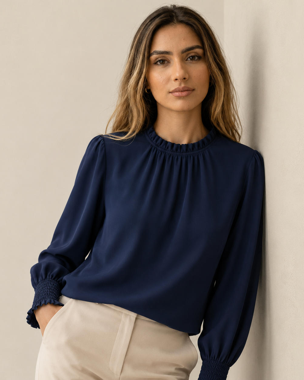 Damenbluse mit Rüschenkragen und Langarm in Polyester - - Damen > Blusen - Concept Fashionlab