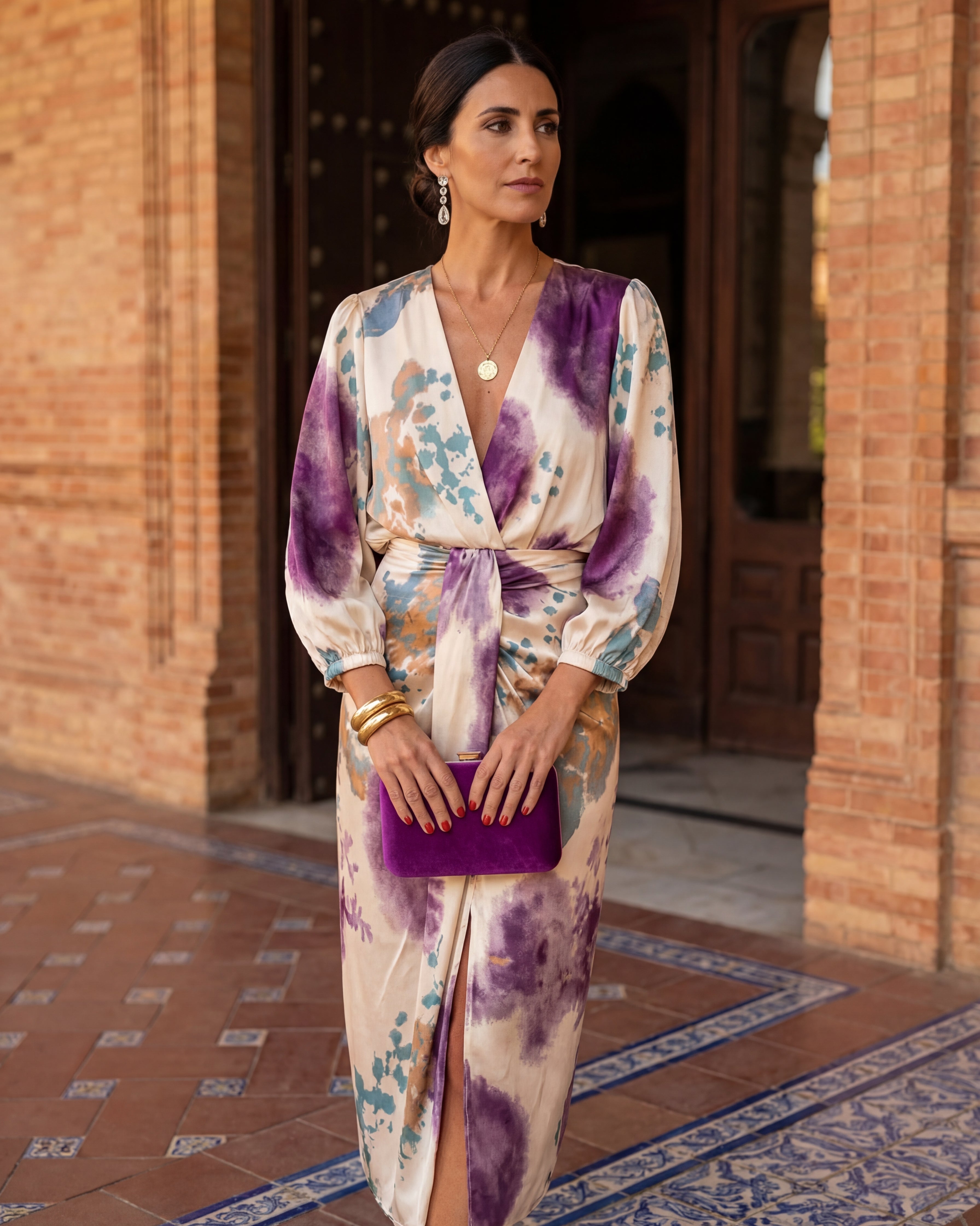 Valeria – Elegantes Kleid mit V-Ausschnitt - Violette Seide - - DUUWE