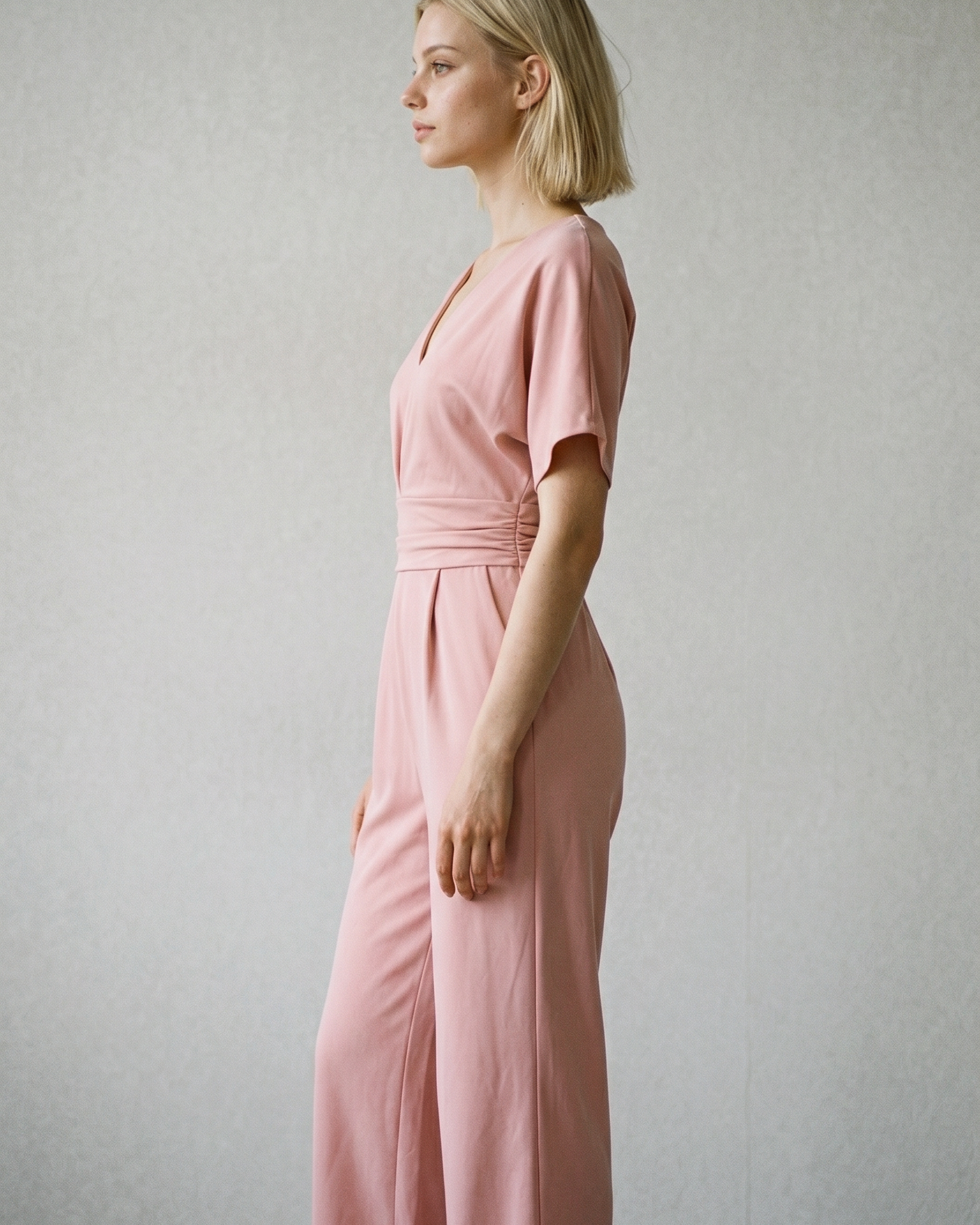 Lena - Eleganter V-Ausschnitt-Jumpsuit - - Jumpsuit - Concept Fashionlab Boutique