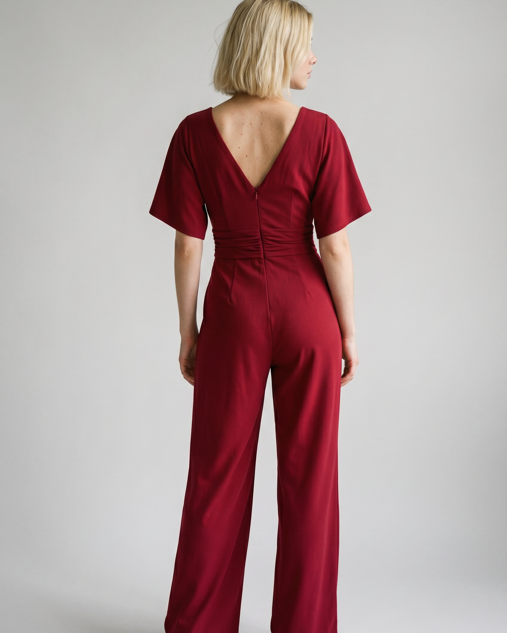 Lena - Eleganter V-Ausschnitt-Jumpsuit - - Jumpsuit - Concept Fashionlab Boutique