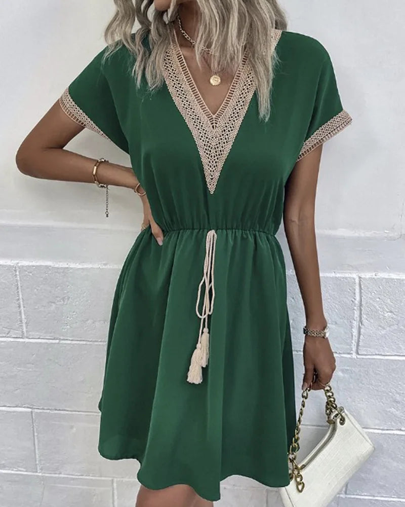 Josephine – Schickes Boho-Kleid mit V-Ausschnitt und schmeichelndem Taillenband - Grün (Fast ausverkauft) - - Cow Clothing