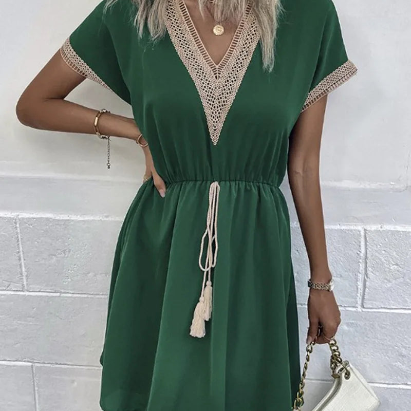 Josephine – Schickes Boho-Kleid mit V-Ausschnitt und schmeichelndem Taillenband - Grün (Fast ausverkauft) - - Cow Clothing