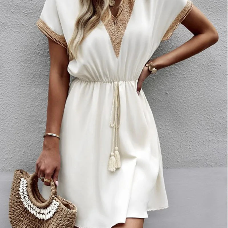 Josephine – Schickes Boho-Kleid mit V-Ausschnitt und schmeichelndem Taillenband - Weiß - - Cow Clothing