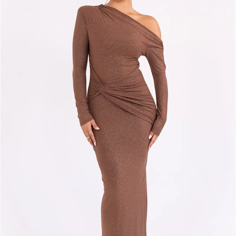 Glitzerndes Maxi-Kleid — glamouröses Abendkleid mit Pailletten für