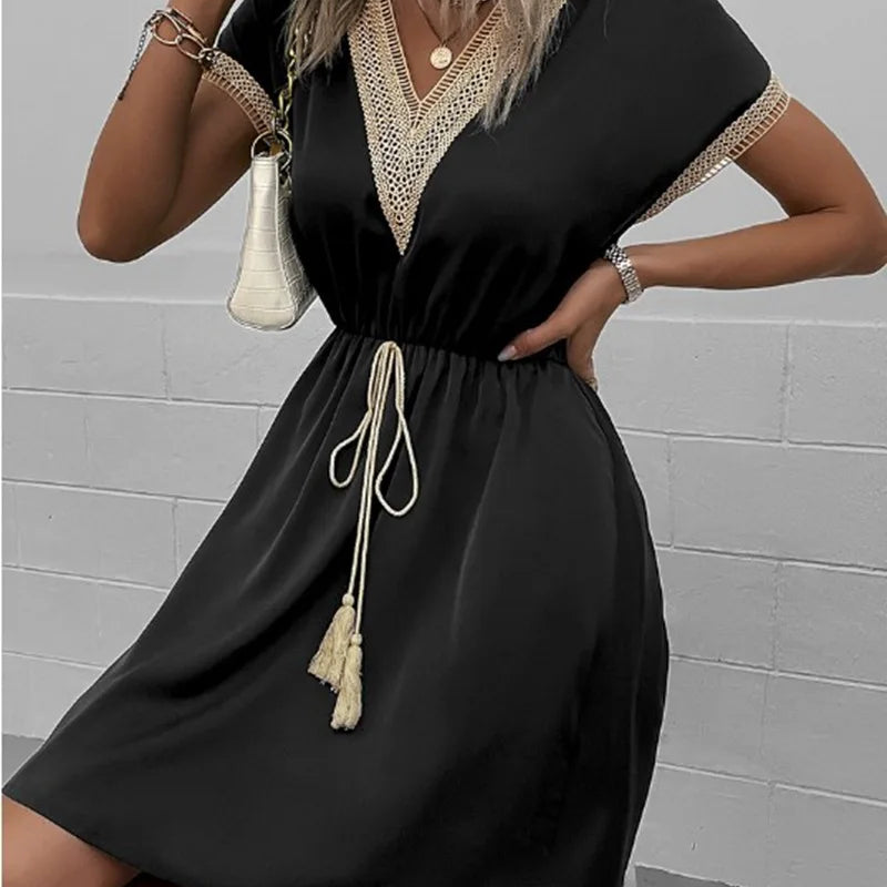 Josephine – Schickes Boho-Kleid mit V-Ausschnitt und schmeichelndem Taillenband - Schwarz - - Cow Clothing