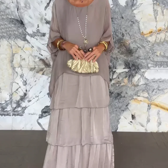 Anmutiges, fließendes Maxikleid