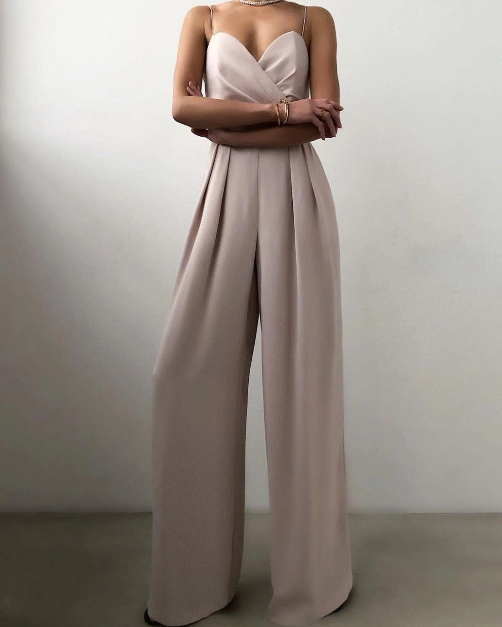 Livia - Spaghettiträger-Jumpsuit mit weitem Bein - Aprikose - Jumpsuit - Concept Fashionlab Boutique