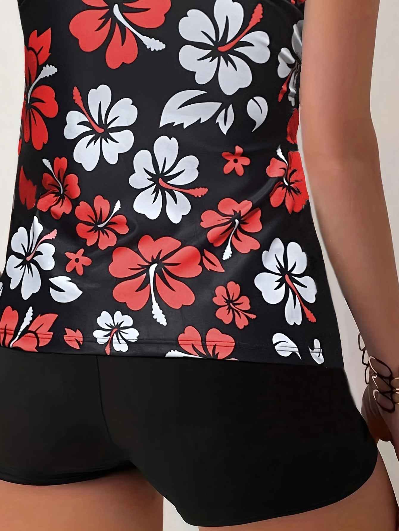 Elena Tankini-Set mit Blumenmuster – Lebhafte, schmeichelhafte Strandbademode