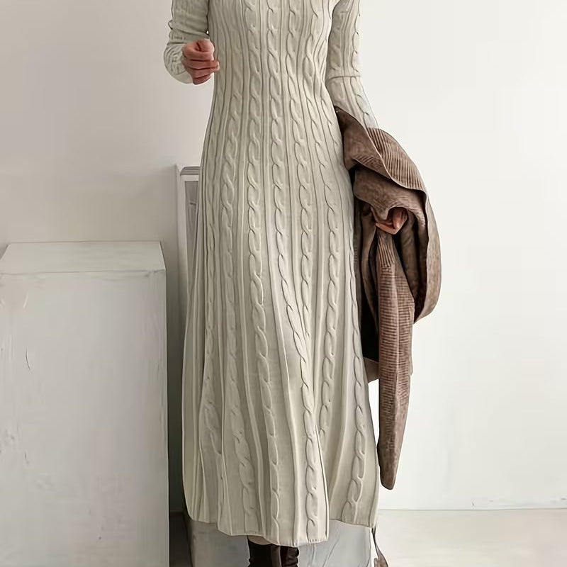 Luxuriöses bodenlanges Strickkleid