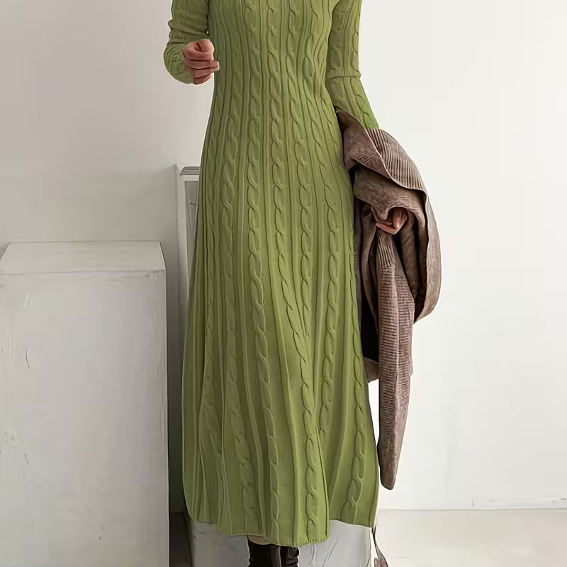Luxuriöses bodenlanges Strickkleid