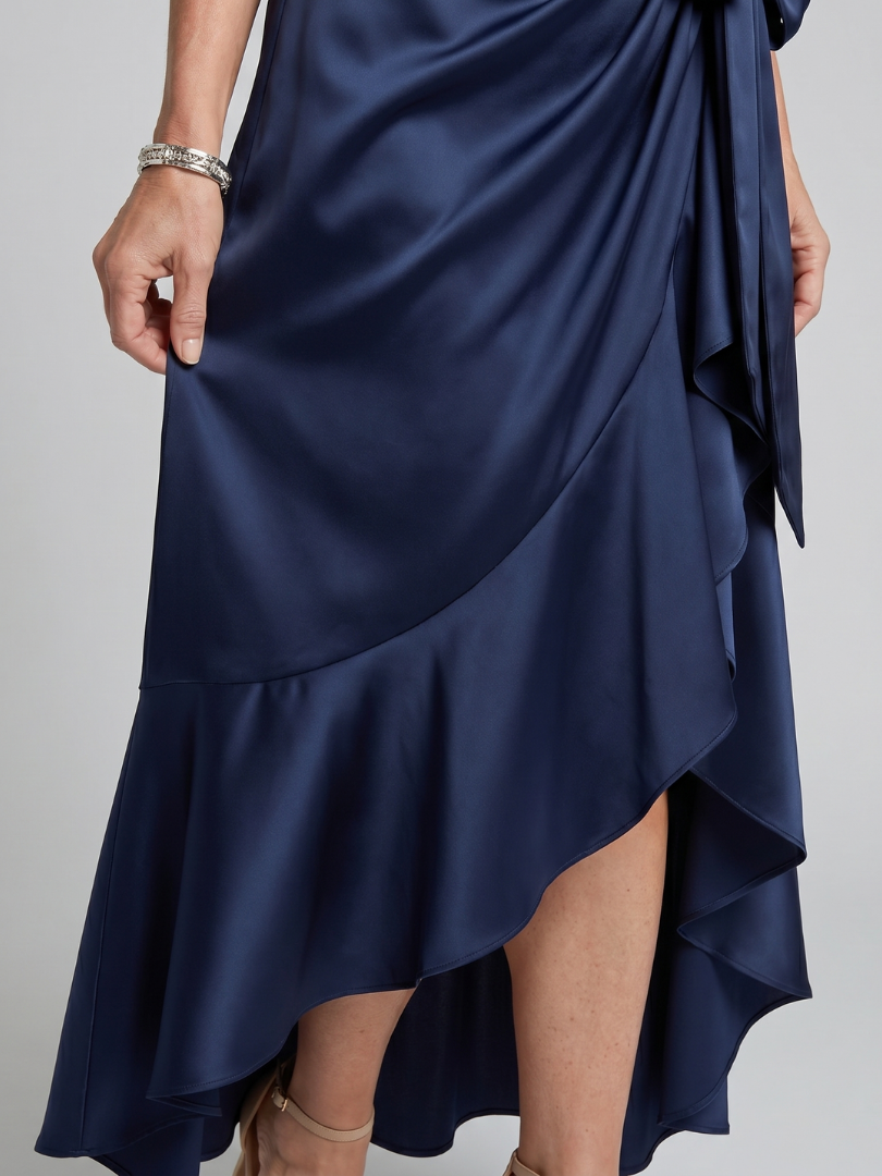 Honora | Neckholder-Wickelkleid mit asymmetrischem Saum - - - DUUWE