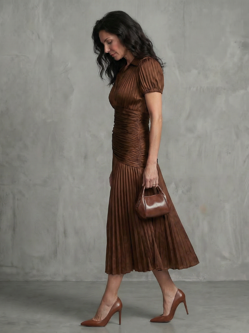 Theodora | Gestreiftes Midikleid mit plissierter Taille - - - DUUWE