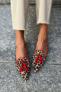 Spitz zulaufende Loafer mit Fransen-Detail