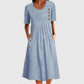 Gestreiftes Midikleid – Müheloser Chic in klassischen Streifen