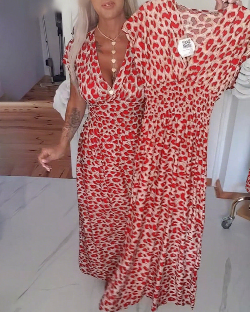 Schickes Kleid mit Leopardenmuster und schmeichelhaftem V-Ausschnitt