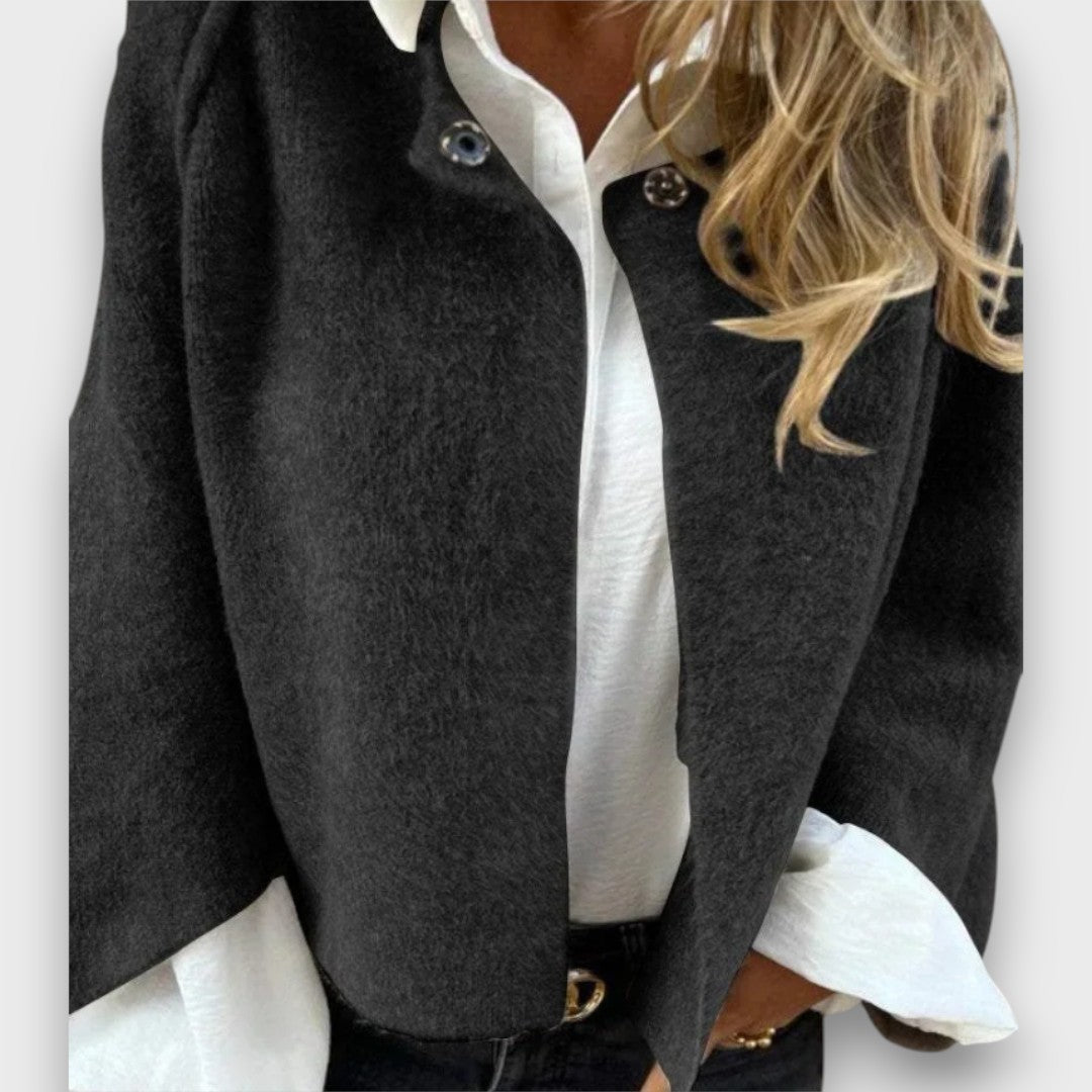 Celeste – raffinierter kurzer Cardigan aus plüschig-weichem Strick