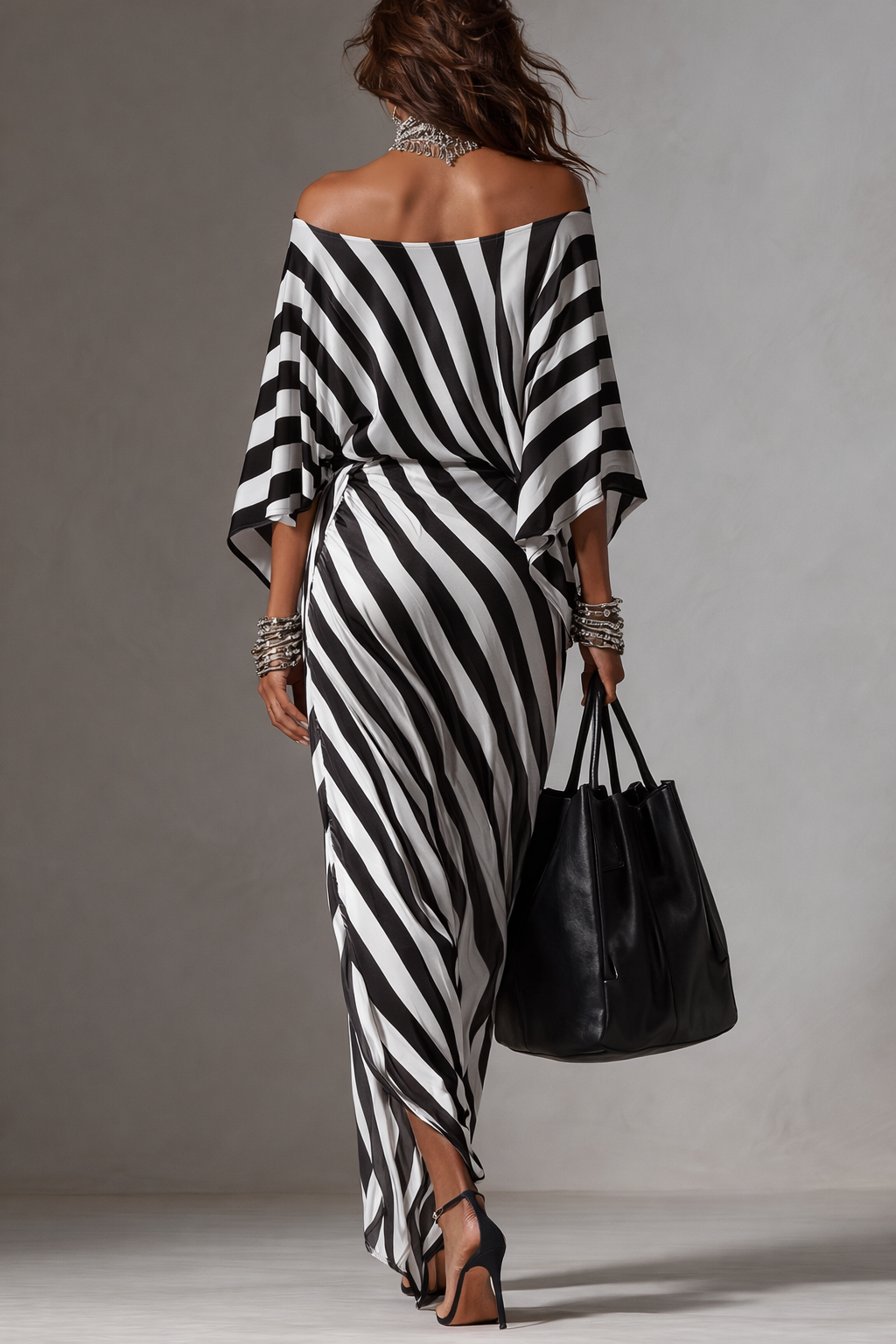 Auffälliges monochromes Streifen-Maxikleid mit asymmetrischem Schnitt - - Maxi Dress - Concept Fashionlab