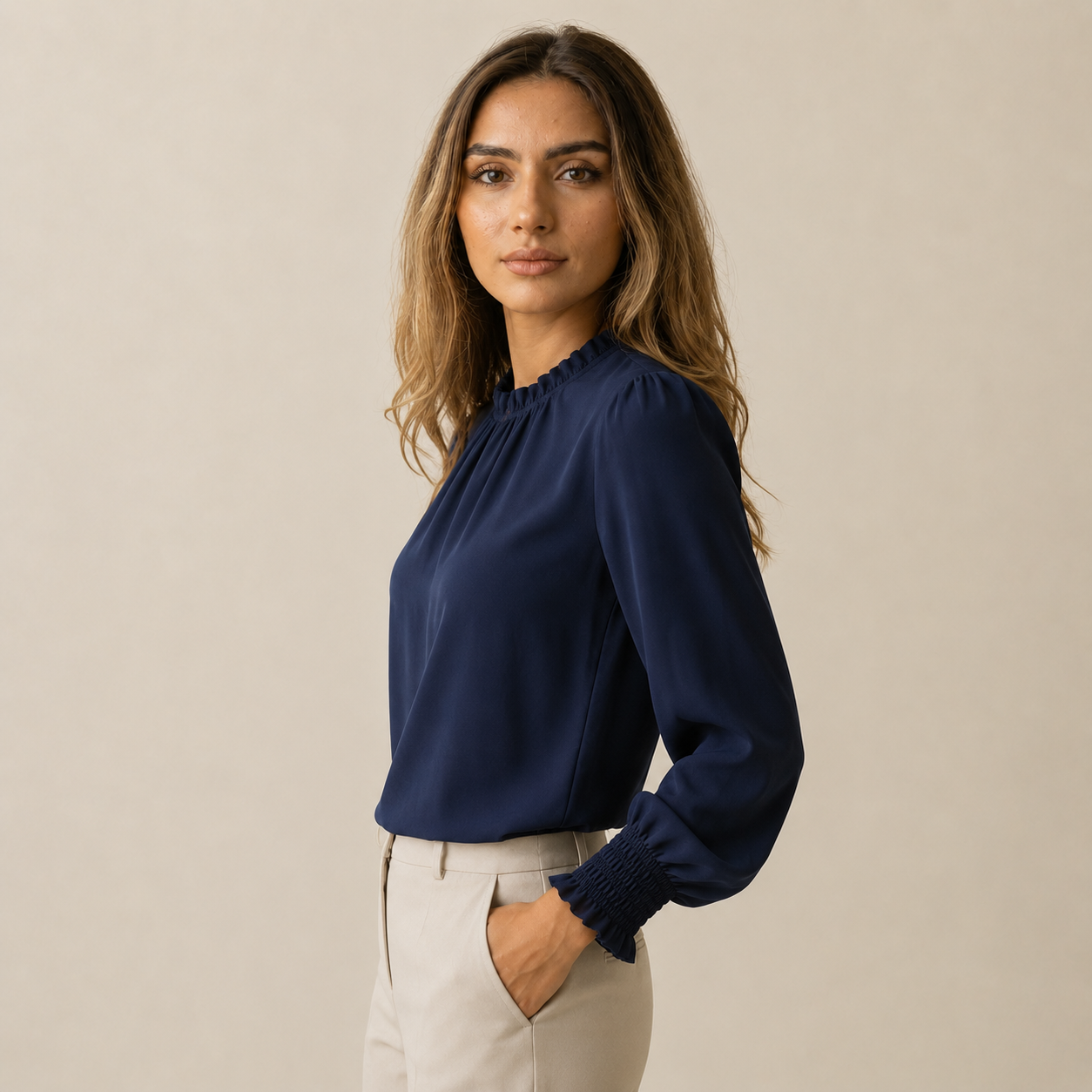 Damenbluse mit Rüschenkragen und Langarm in Polyester - - Damen > Blusen - Concept Fashionlab