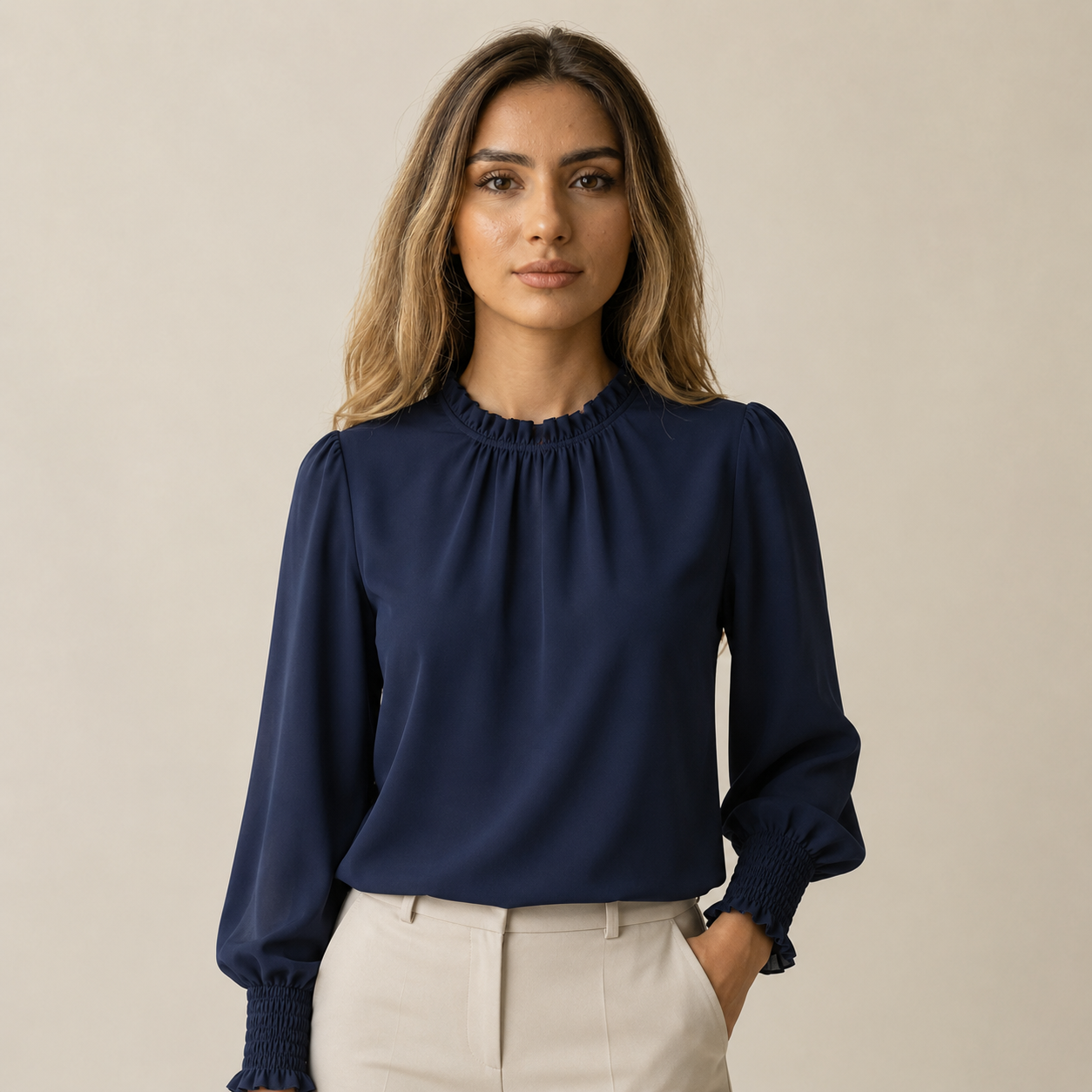 Damenbluse mit Rüschenkragen und Langarm in Polyester - Marineblau - Damen > Blusen - Concept Fashionlab