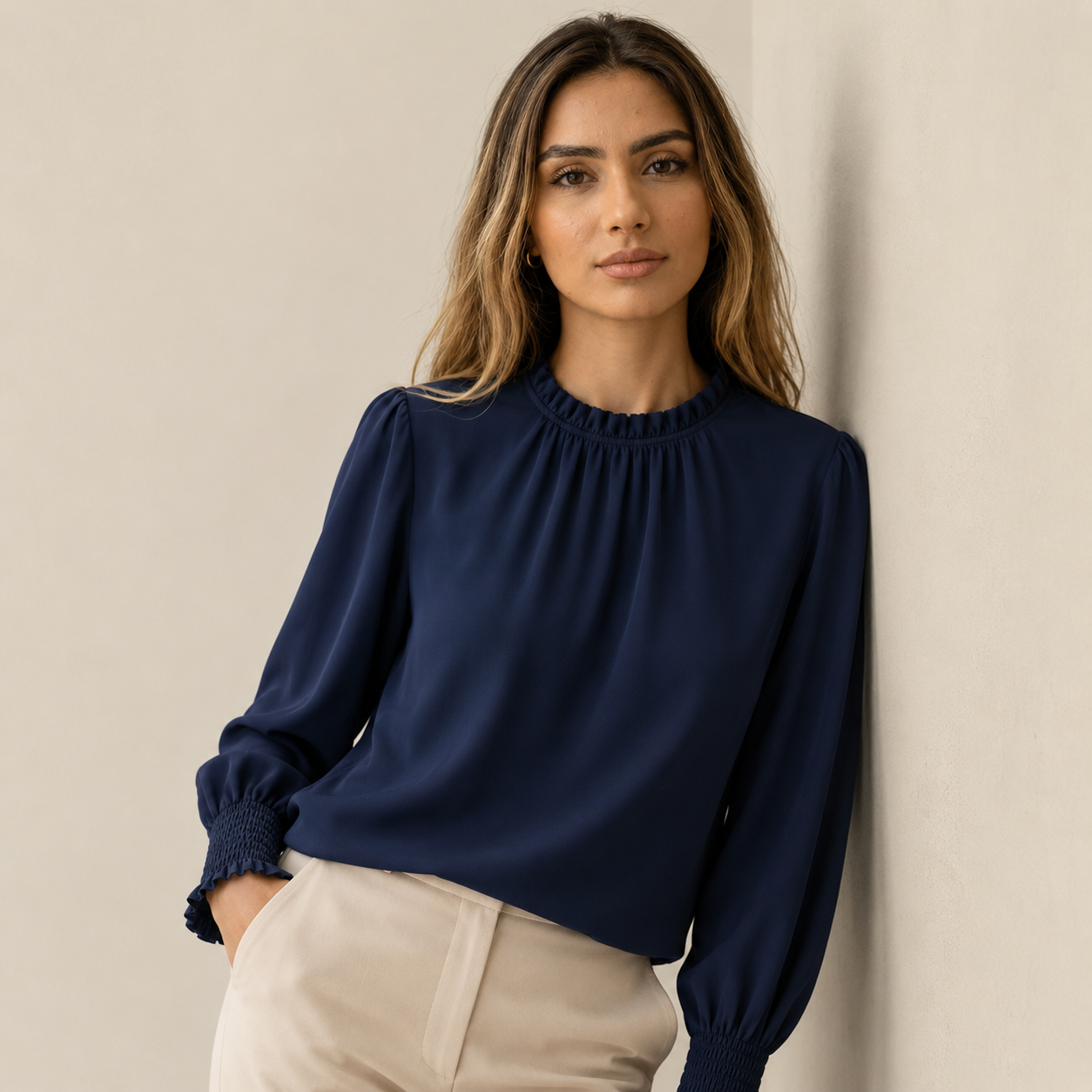 Damenbluse mit Rüschenkragen und Langarm in Polyester - - Damen > Blusen - Concept Fashionlab