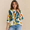 Locker geschnittene Halbarm-Bluse mit Rundhalsausschnitt, abstraktem Blumendruck und Kontrastfarben