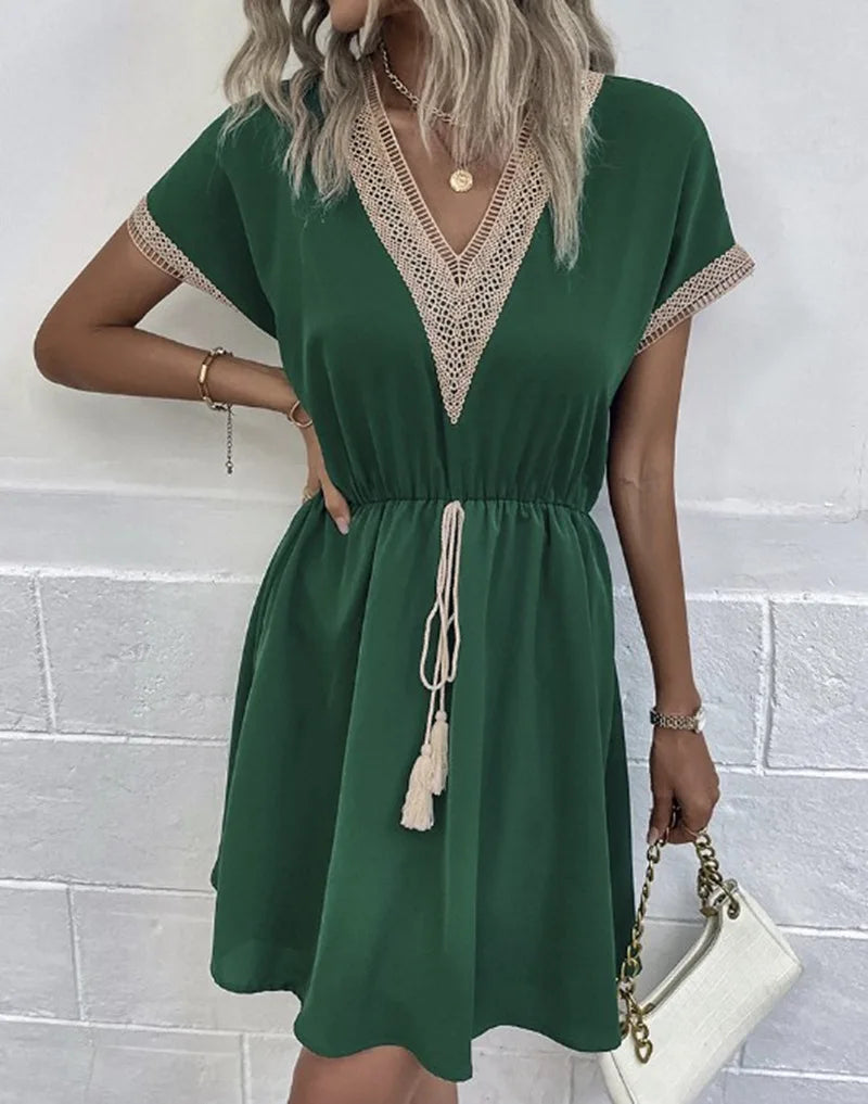 Josephine – Schickes Boho-Kleid mit V-Ausschnitt und schmeichelndem Taillenband - Grün (Fast ausverkauft) - - Cow Clothing