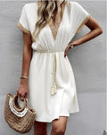 Josephine – Schickes Boho-Kleid mit V-Ausschnitt und schmeichelndem Taillenband