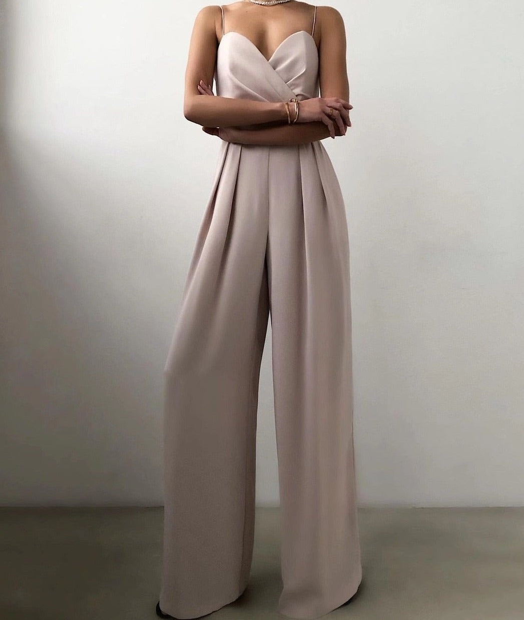 Livia - Spaghettiträger-Jumpsuit mit weitem Bein - Aprikose - Jumpsuit - Concept Fashionlab Boutique