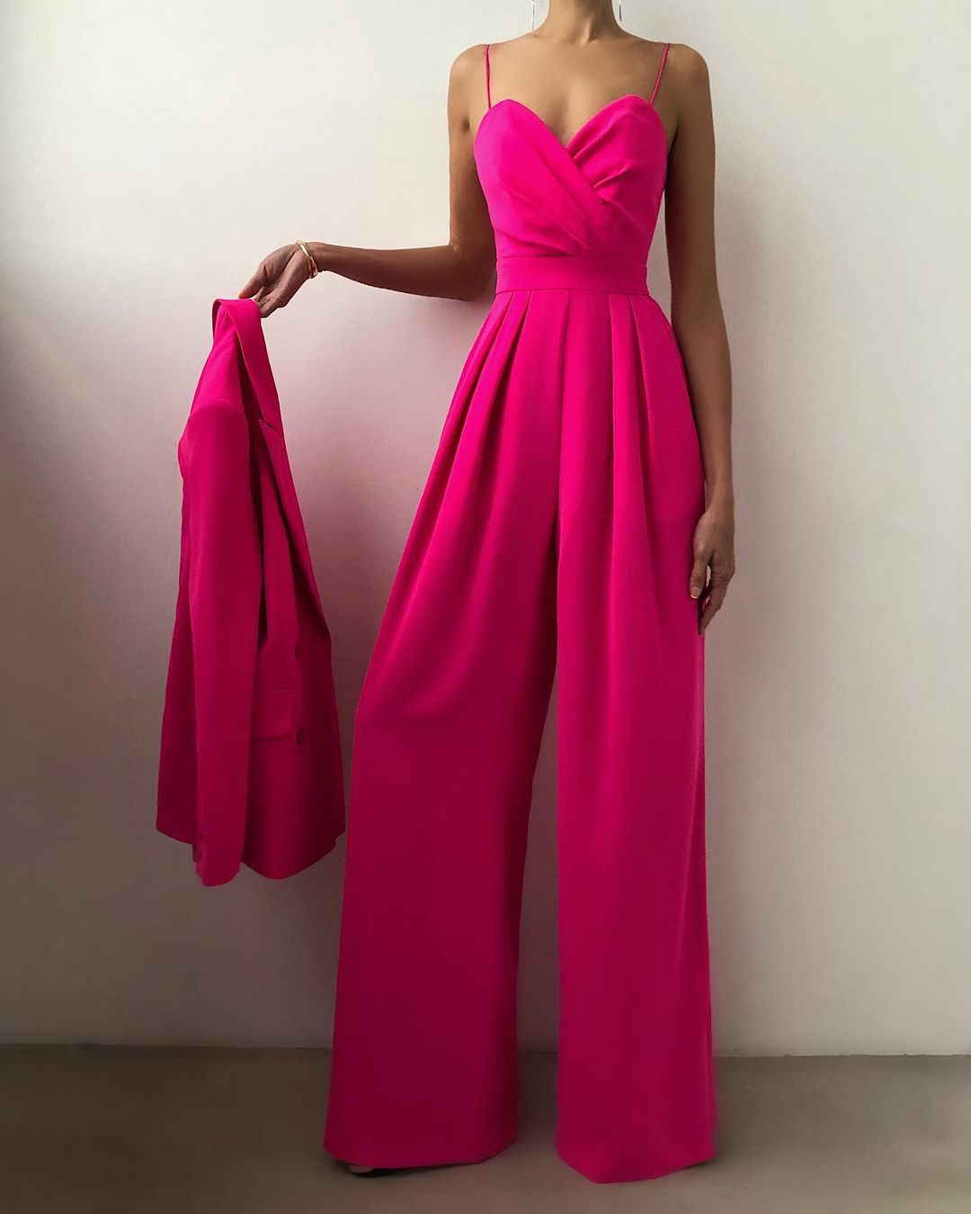 Livia - Spaghettiträger-Jumpsuit mit weitem Bein - Pinkrot - Jumpsuit - Concept Fashionlab Boutique