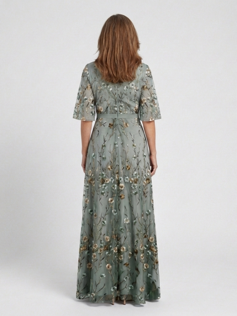 Kurzärmliges Maxikleid mit Blumenmuster und V-Ausschnitt - - - DUUWE