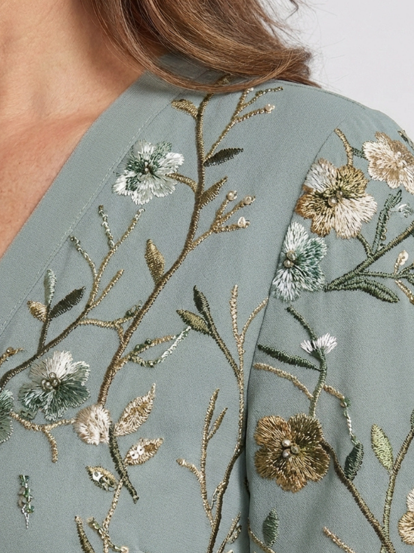 Kurzärmliges Maxikleid mit Blumenmuster und V-Ausschnitt - - - DUUWE