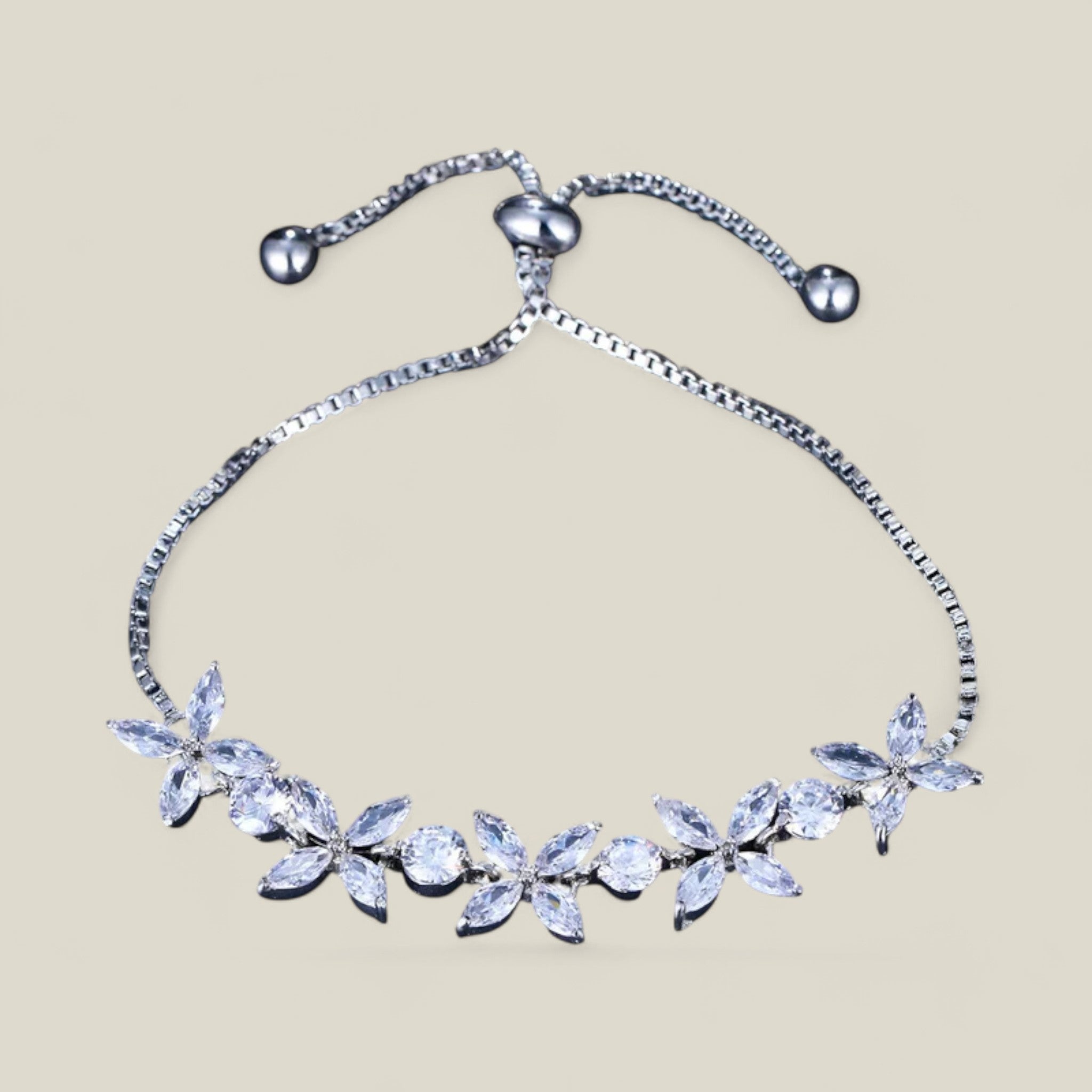 Elegantes Charme-Armband mit Blumendesign aus Zirkonia - - Elegantes Charme-Armband mit Blumendesign aus Zirkonia - Concept Fashionlab