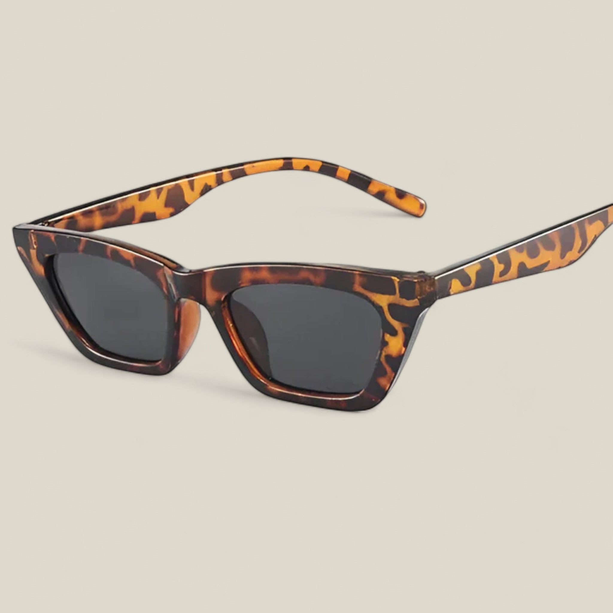 Maggie | Retro Katzenform Sonnenbrille mit UV-Schutz - Stil trifft Sicherheit - LöwenGraue - Maggie | Retro Katzenform Sonnenbrille mit UV-Schutz - Stil trifft Sicherheit - Concept Fashionlab