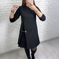 Elegantes A-Linien-Kleid mit plissierten Details und goldenem